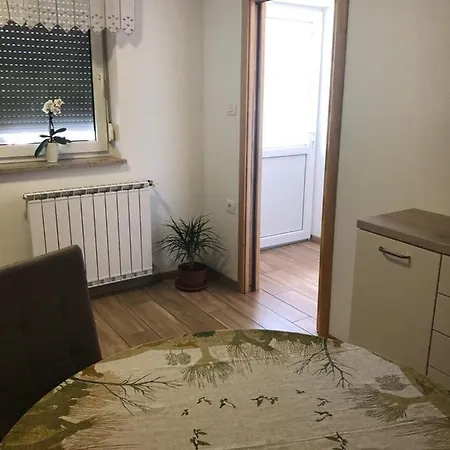 Apartment Deno Podgrad (Notranjska)