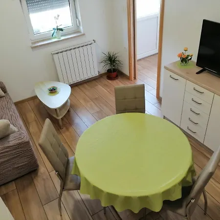 Apartment Deno Podgrad (Notranjska)