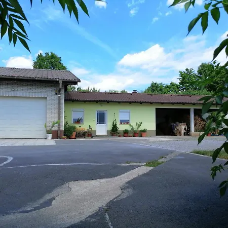 Deno Apartment Podgrad (Notranjska)