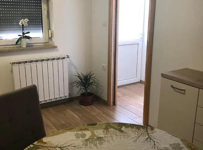 アパート Deno Podgrad (Notranjska)