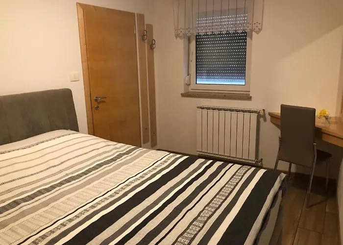 アパート Deno Podgrad (Notranjska)