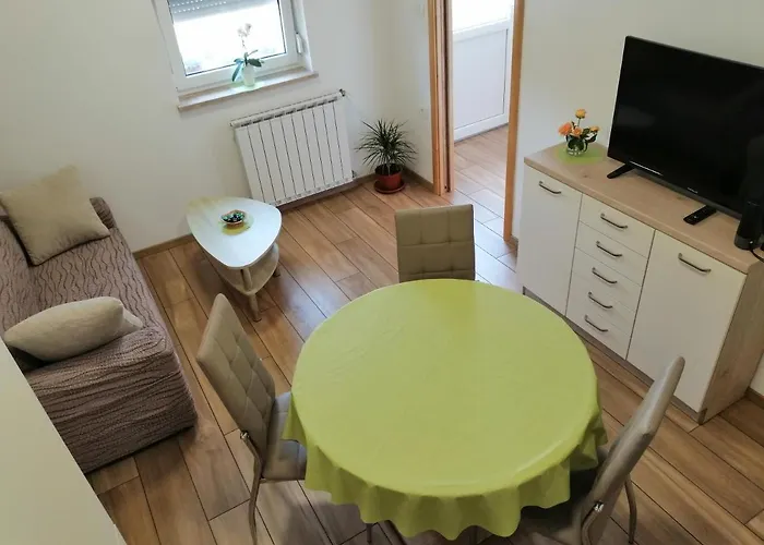 アパート Deno Podgrad (Notranjska)