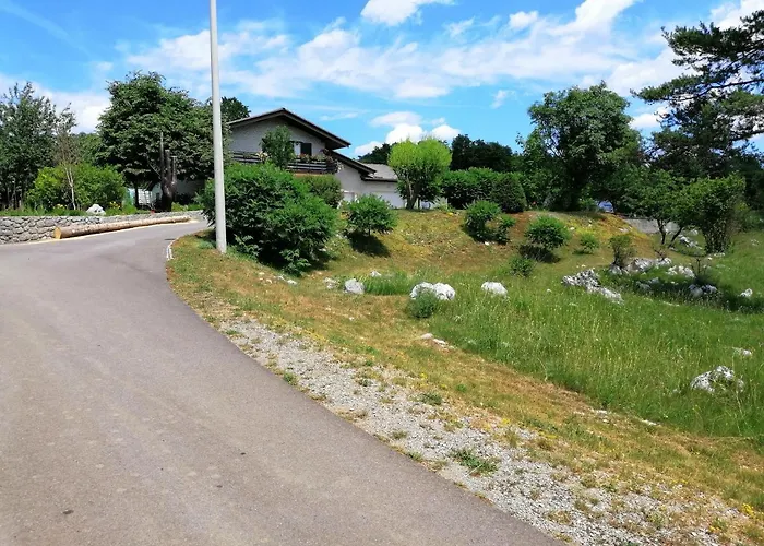 Deno Podgrad (Notranjska)