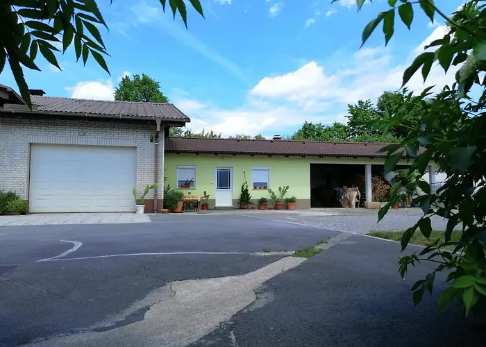 Deno アパート Podgrad (Notranjska)