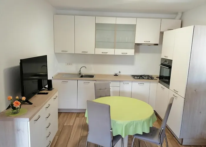 アパート Deno Podgrad (Notranjska)